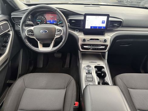 Used 2022 Ford Explorer XLT image 12