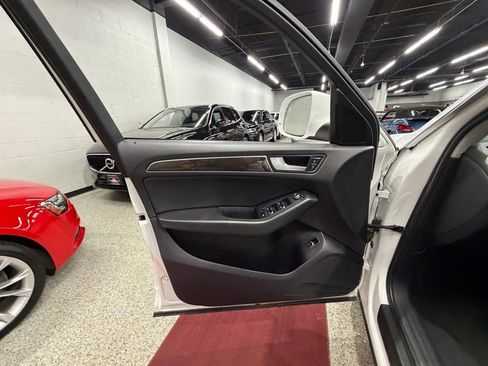 Used 2014 Audi Q5 2.0T Premium w/ Lighting Package AWD/4WD image 16