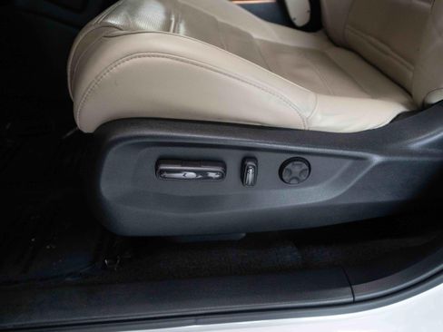 Used 2020 Honda CR-V Touring image 12