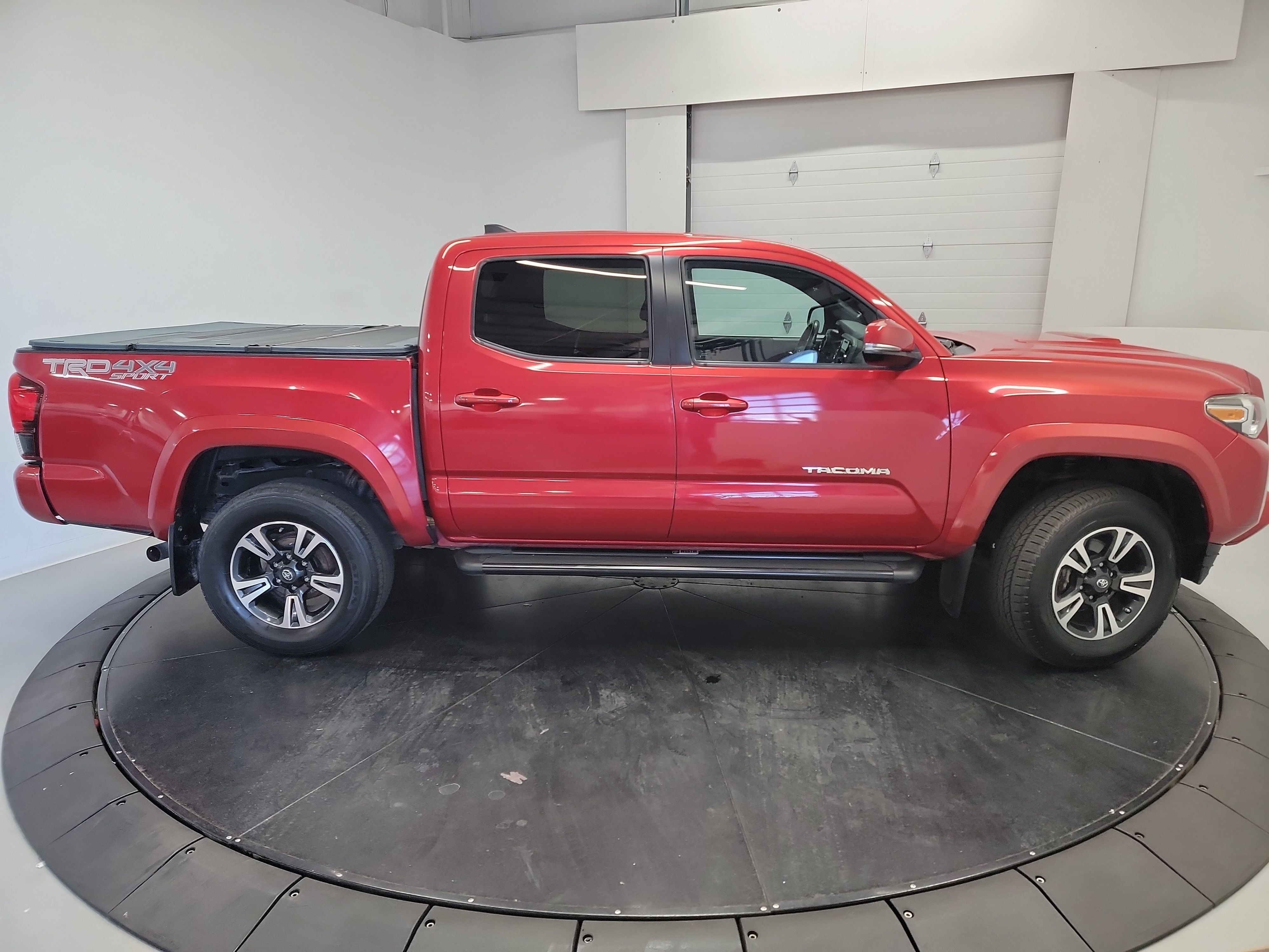 Used 2019 Toyota Tacoma TRD Sport AWD/4WD image 11