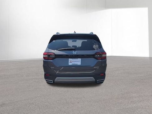 Used 2025 Honda Pilot Touring image 8