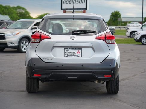Used 2020 Nissan Kicks S FWD image 4
