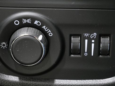Used 2022 Jeep Grand Cherokee L Laredo w/ Luxury Tech Group I AWD/4WD image 15