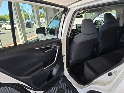 Used 2025 Toyota RAV4 XLE AWD/4WD image 34