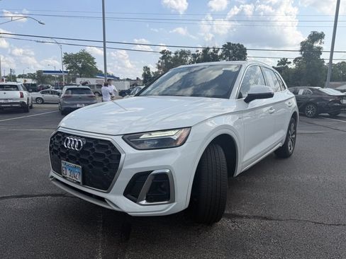 Used 2023 Audi Q5 2.0T Premium Plus w/ Premium Plus Package AWD/4WD image 2