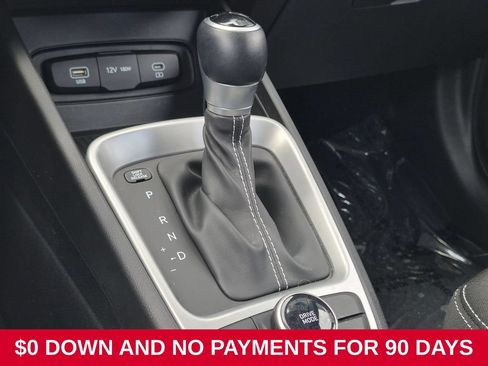 Used 2025 Hyundai Venue SEL FWD image 22