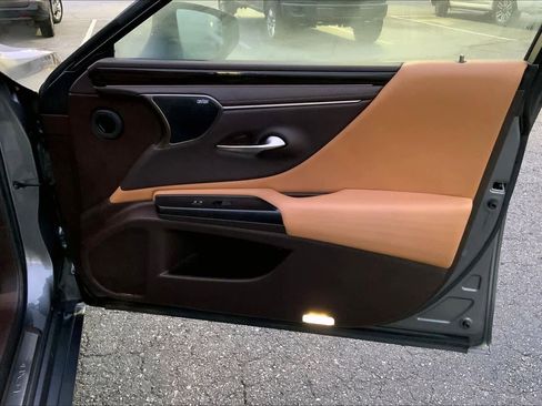 Used 2019 Lexus ES 300h image 22