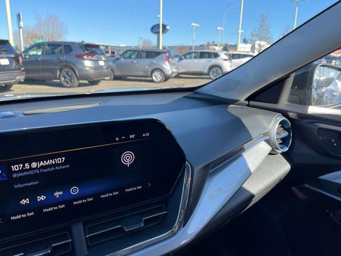 Used 2025 Chevrolet Trax LT image 34