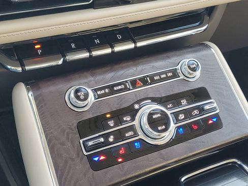 Certified 2022 Lincoln Aviator Reserve w/ Equipment Group 201A image 18