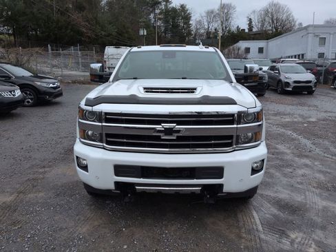 Used 2019 Chevrolet Silverado 2500 High Country w/ Duramax Plus Package image 3