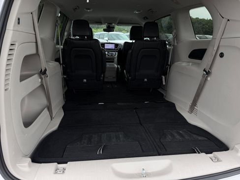 Used 2023 Chrysler Pacifica Touring-L FWD image 26