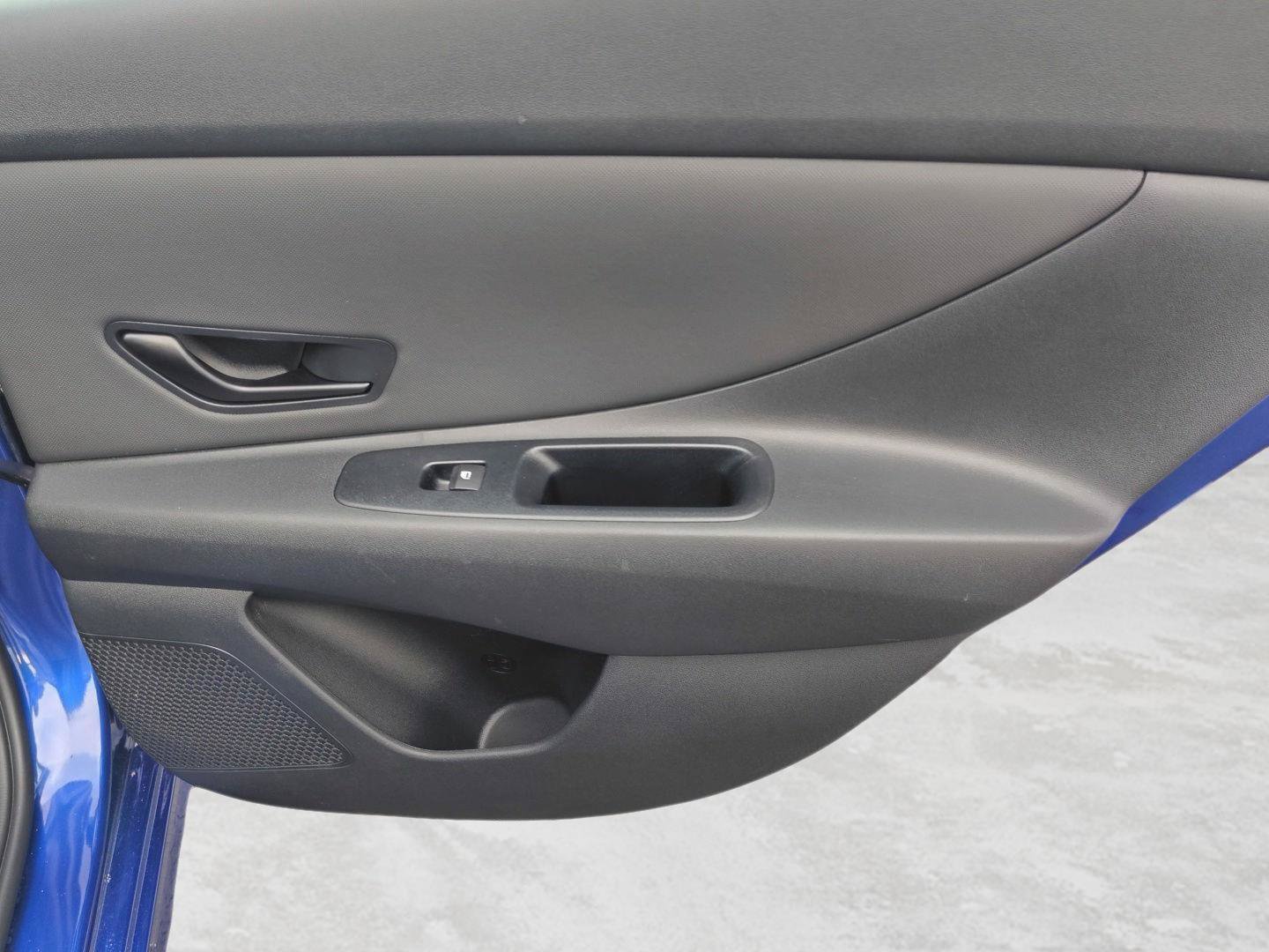 Used 2025 Hyundai Elantra SEL FWD image 29