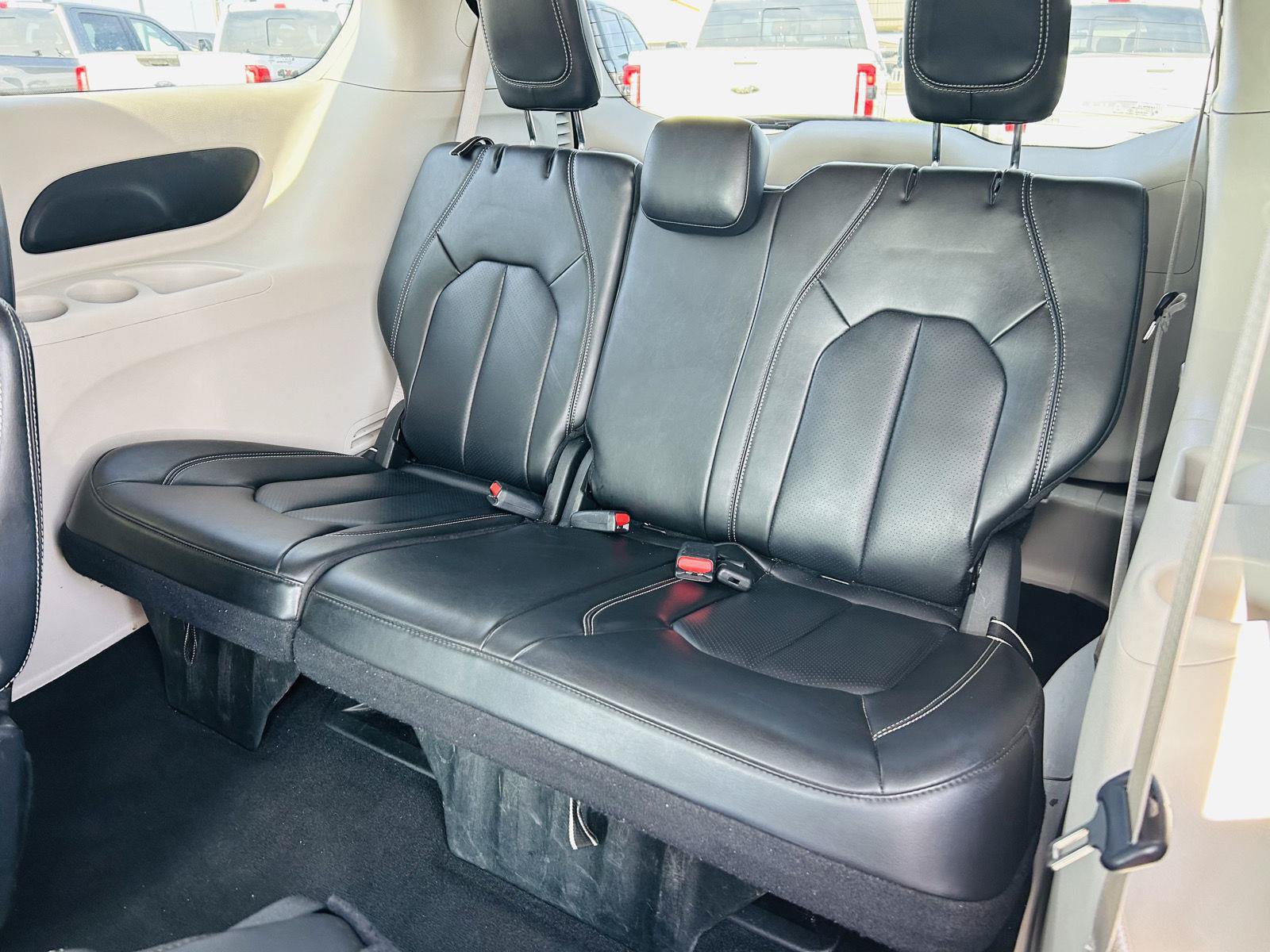 Used 2023 Chrysler Pacifica Touring-L FWD image 26