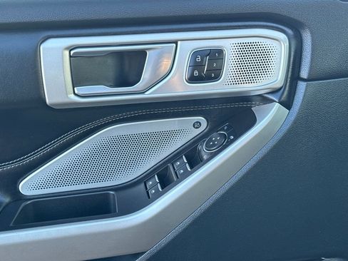 Used 2023 Ford Explorer Limited w/ Limited Technology Package image 36
