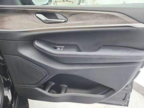 New 2025 Jeep Grand Cherokee Limited w/ Trailer Tow Package image 40