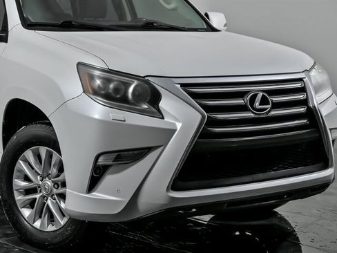 Used 2018 Lexus GX 460 image 2