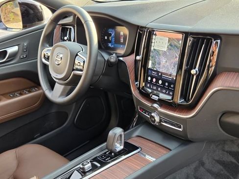 Certified 2024 Volvo XC60 B5 Plus AWD/4WD image 21