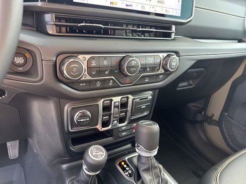New 2025 Jeep Gladiator Sport AWD/4WD image 36