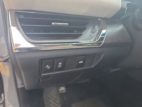 Used 2018 Toyota Avalon XLE image 17