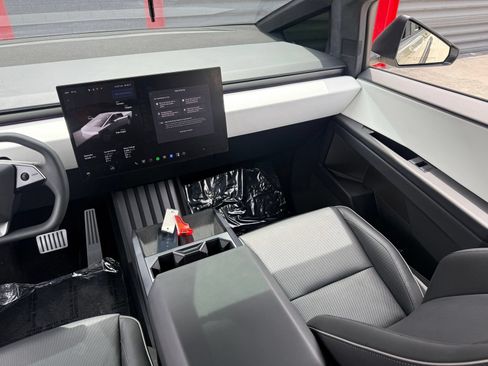 Used 2024 Tesla Cybertruck AWD Crew Cab image 23