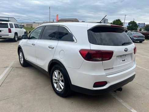 Used 2019 Kia Sorento AWD V6 image 4