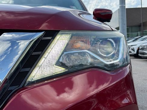 Used 2018 Nissan Pathfinder SL w/ SL Premium Package FWD image 10