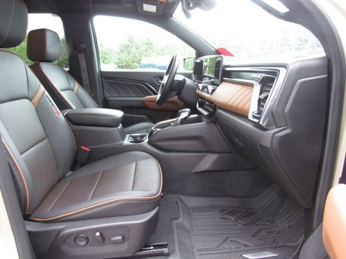 Used 2023 GMC Canyon AT4 w/ LPO, Sports Bar Package AWD/4WD image 21
