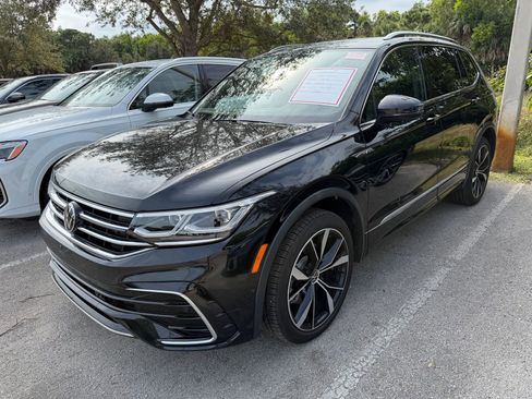 Used 2024 Volkswagen Tiguan SEL R-Line image 3