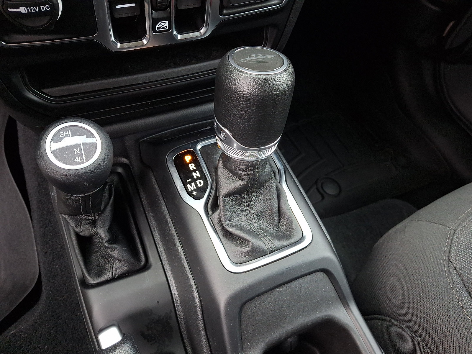 Certified 2023 Jeep Gladiator Sport AWD/4WD image 15