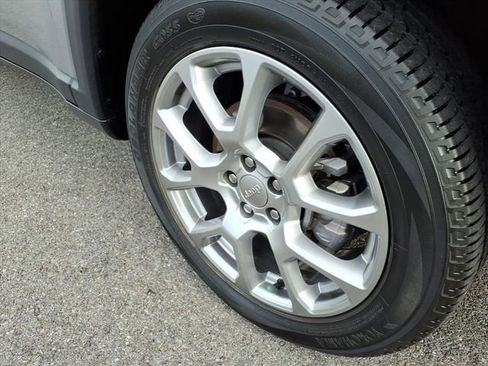 Used 2022 Jeep Compass Latitude w/ Sun and Sound Group image 3