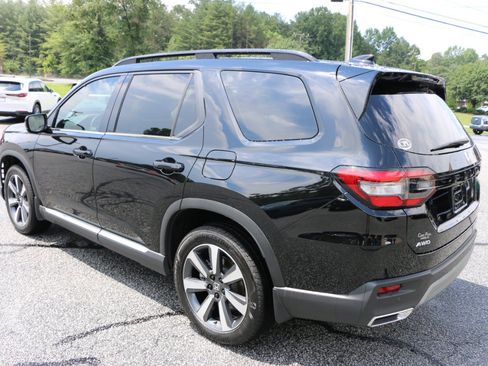 Used 2025 Honda Pilot Elite image 3
