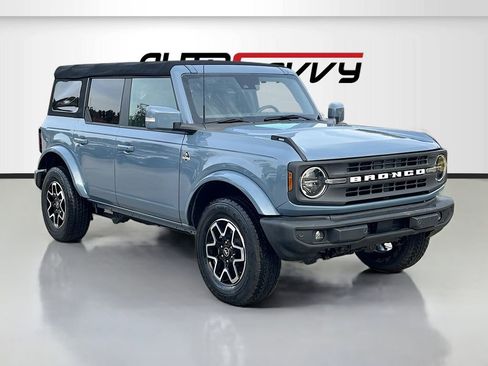 Used 2023 Ford Bronco Outer Banks image 1