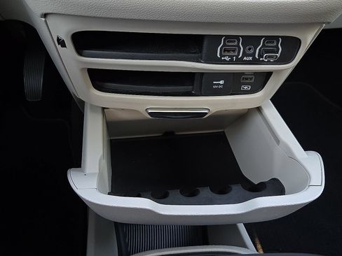 Used 2022 Chrysler Pacifica Touring-L FWD image 18