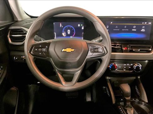 Used 2025 Chevrolet TrailBlazer LT AWD/4WD image 5