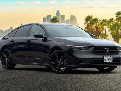 Used 2023 Honda Accord Sport image 2