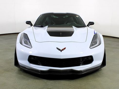 Used 2018 Chevrolet Corvette Z06 w/ Carbon 65 Edition image 10