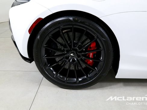 Used 2025 McLaren Artura RWD image 25