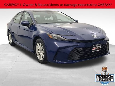 Used 2025 Toyota Camry LE image 3