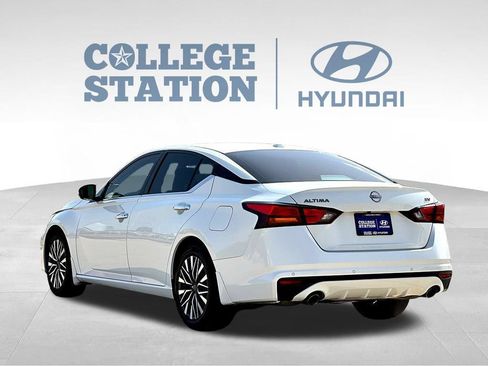 Used 2024 Nissan Altima 2.5 SV w/ SV Premium Package FWD image 8