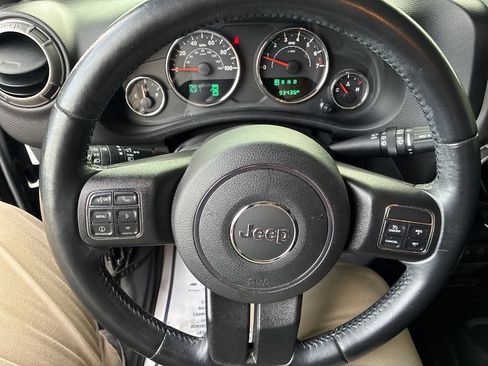 Used 2018 Jeep Wrangler Sport AWD/4WD image 13
