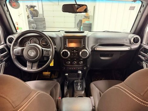 Used 2016 Jeep Wrangler Unlimited Sahara image 18