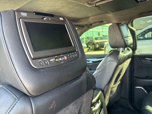 Used 2017 Cadillac Escalade Platinum image 8