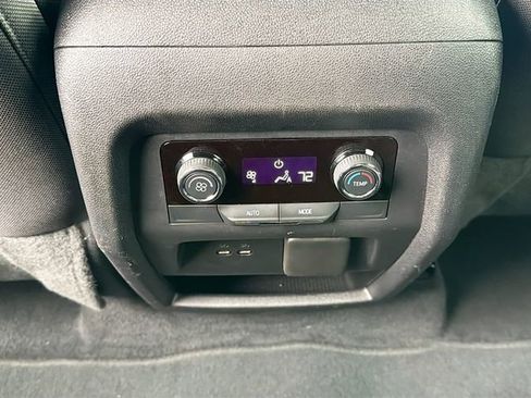 Used 2024 Chevrolet Traverse LT image 19