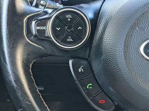 Certified 2017 Kia Soul + w/ UVO Package image 17