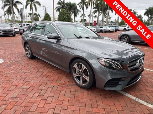 Used 2018 Mercedes-Benz E 400 4MATIC Wagon image 2