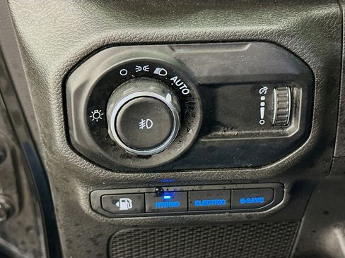 Used 2023 Jeep Wrangler Unlimited Sahara w/ Cold Weather Group AWD/4WD image 17