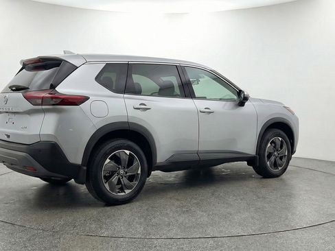 Used 2025 Nissan Rogue SV AWD/4WD image 9
