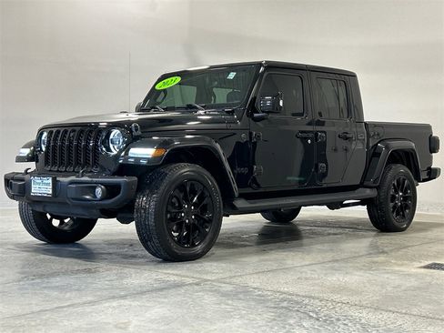 Used 2023 Jeep Gladiator Overland image 2