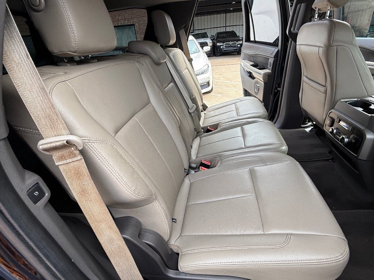 Used 2019 Ford Expedition XLT w/ Equipment Group 202A RWD image 18