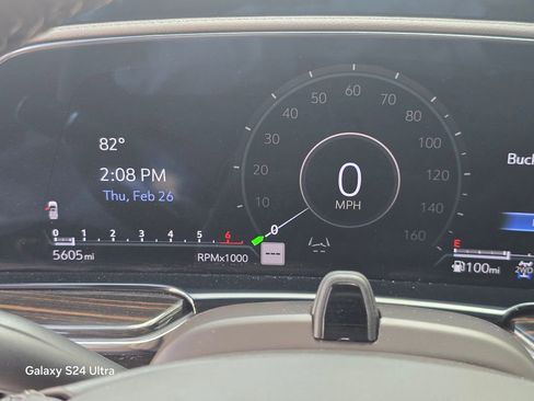 Used 2024 Cadillac Escalade Premium Luxury image 27